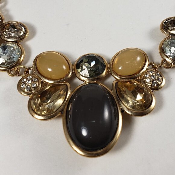 18 Inches Old Gold-tone Statement Necklace with Shiny Stone and Crystals - Picture 6 of 8